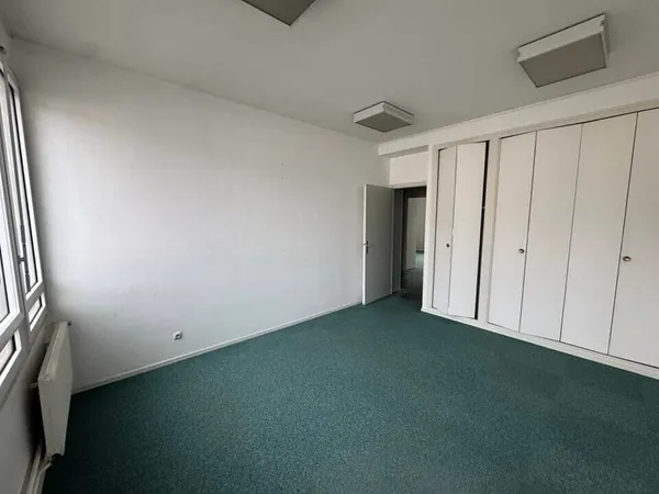 Bureau et espace de travail Location Tours  200m² 2930€