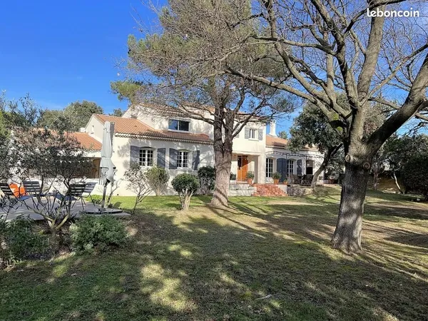 Maison 9 pièces 230 m²