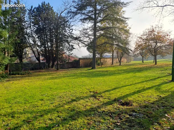 Terrain 1100m2 centre village