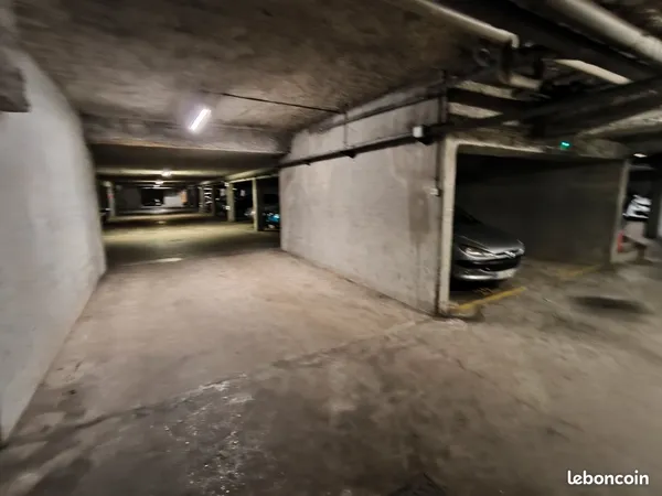 Place d parking a louer