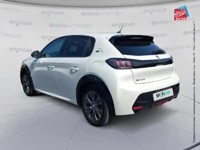 Peugeot 208 e- 136ch allure pack — photo 8