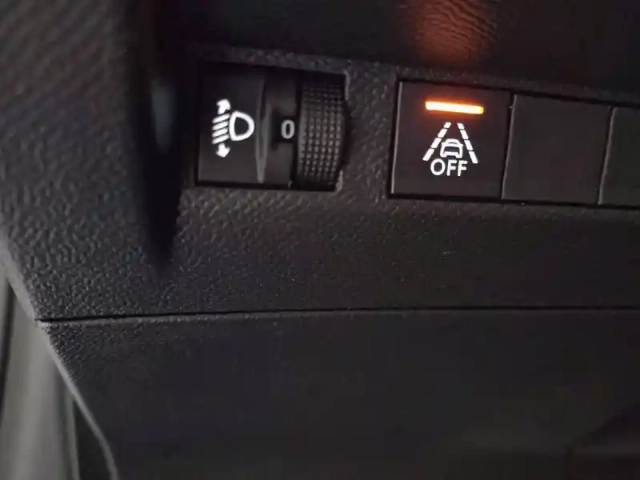 Peugeot 208 electrique 50 kwh 136ch — photo 30