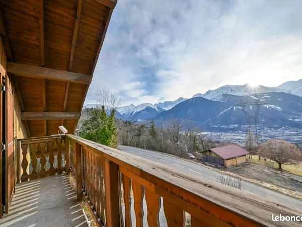 Chalet 6 pièces 250 m²