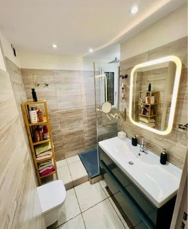 À louer à l'année , appartement chaleureux à Sanary sur mer