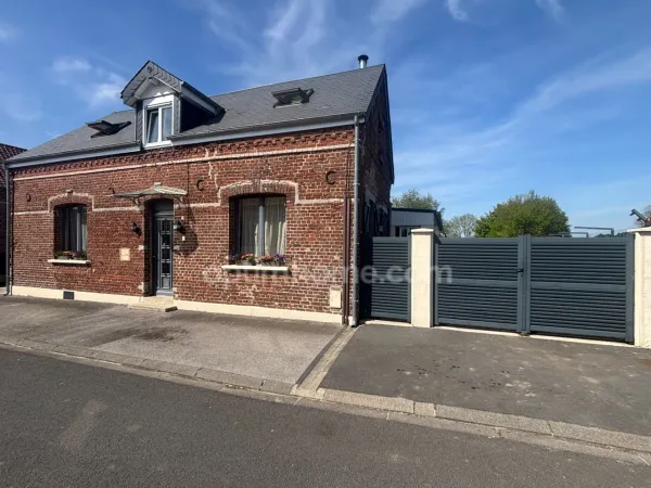 Vaux-Andigny : très belle maison en brique avec garage et jardin clos