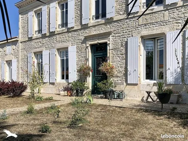 Maison 8 pièces 246 m²