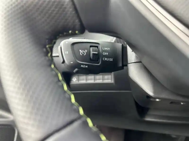 Peugeot 2008 hybrid 145 e-dcs6 — photo 19
