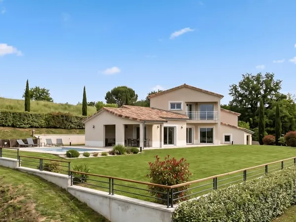 Villa 6 pièces 230 m²