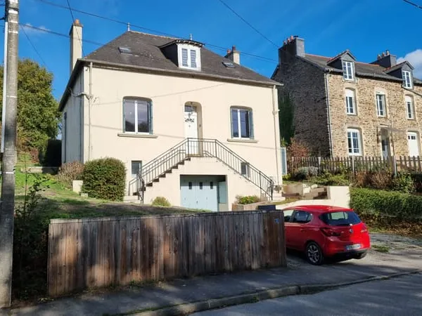 MORBIHAN, Rohan, Belle maison individuelle de 3 chambres, à proximité des commerces accessibles à pi