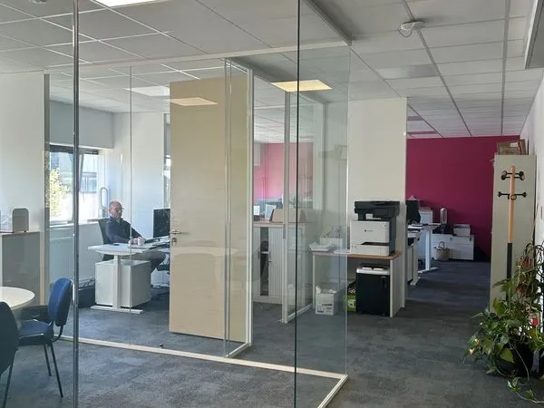 A louer Bureaux haut de gamme 193m2 avec 7 places de parking