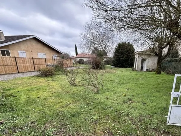 Terrain 761 m²