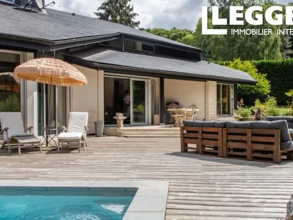 Maison d'architecte récente de 250m² avec piscine sur 3 400m²
