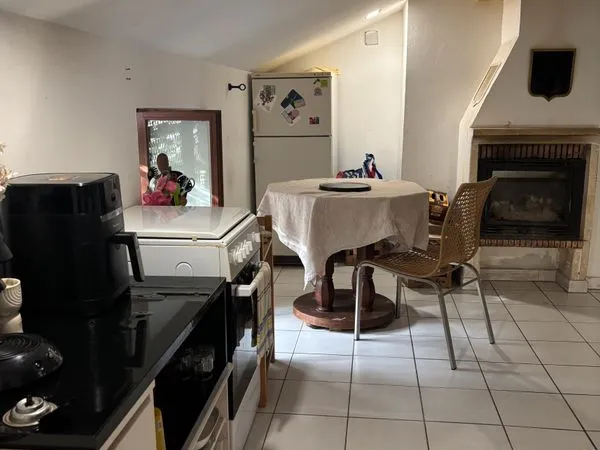 Appartement de 45 m² a avrigney renové avec chauffage au bois et electrique