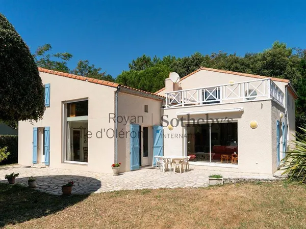 Maison 9 pièces 240 m²