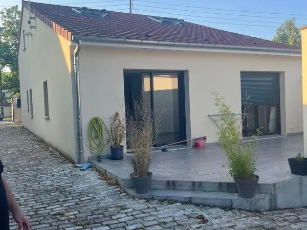 Maison moderne individuelle à louer