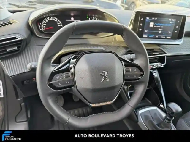 Peugeot 2008 1.2 puretech 100ch s&amp;s style — photo 9