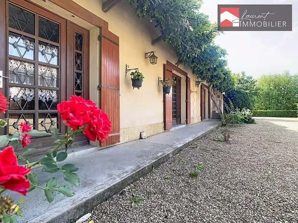FRONTENARD à Vendre - ensemble immobilier avec 3 Hectares de terres agricoles, bâtiment d'exploitati