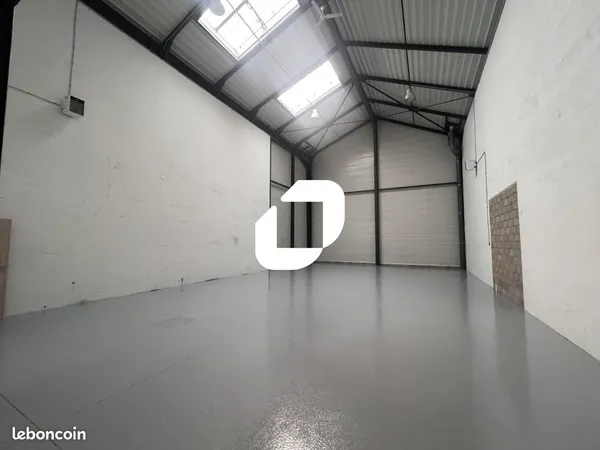 Local d'activité 403 m²