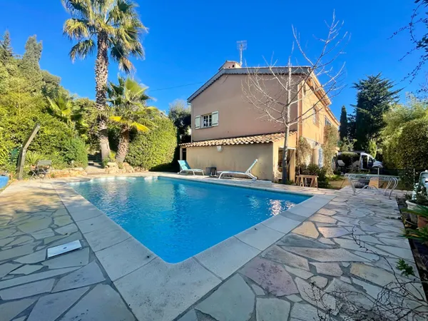 Maison Saint-Aygulf 8 pièce(s) 217.54 m2