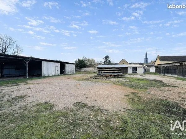 Local 713 m² FAINS