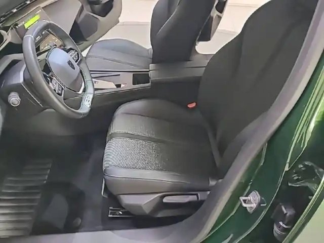 Peugeot 308 hybrid 136 e-dcs6 — photo 31