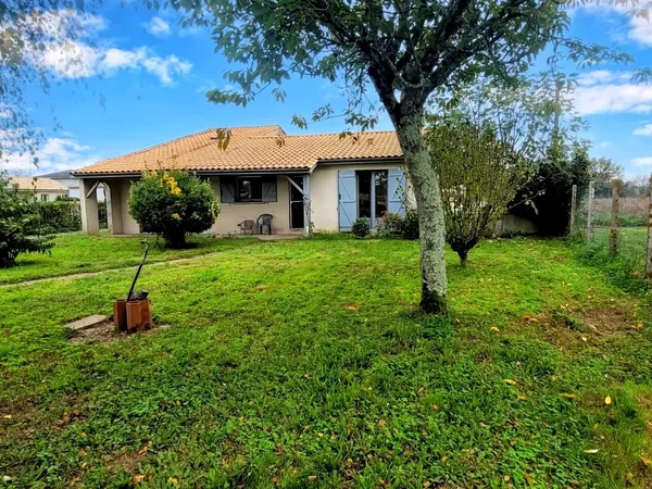 33230 COUTRAS-MAISON 134 M2 - 3/4 CHAMBRES-PISCINE-1600M2 JARDIN