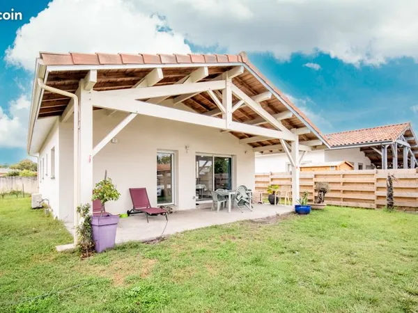Maison fonctionnelle de plain-pied avec 534 m² de terrain