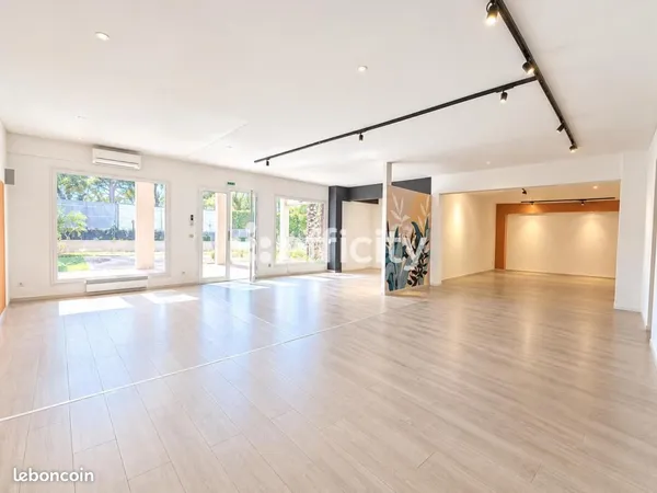 Local commercial 403 m²