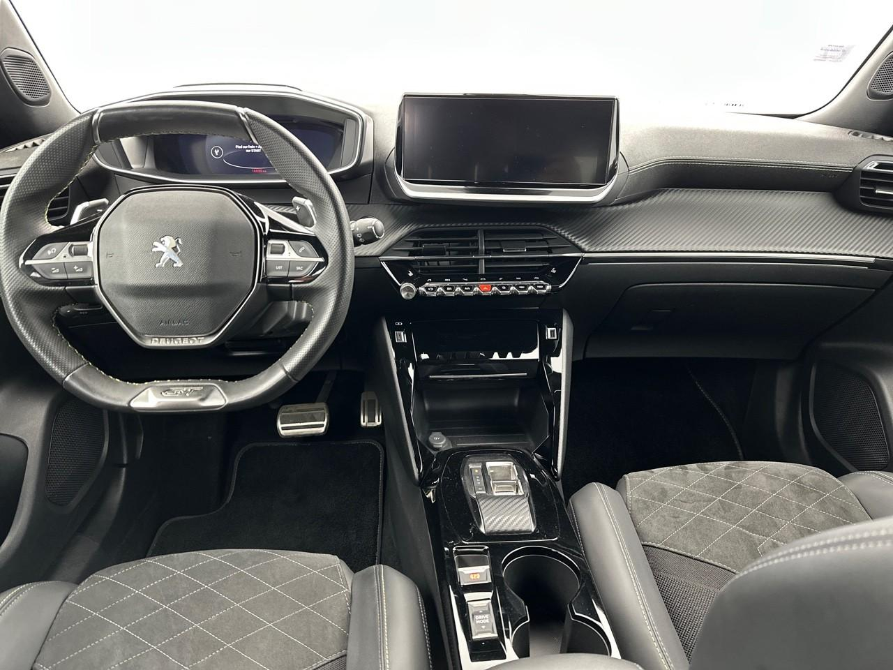 Peugeot 2008 puretech 130 s&s eat8 gt pack — photo 11
