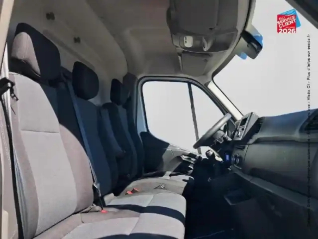 Renault Master fg f3500 l2h2 2.3 blue dci 135ch confort euro6e — photo 5