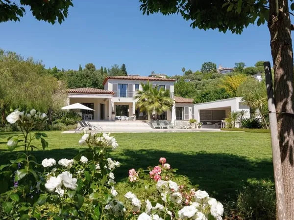 Un écrin de modernité et de sérénité à Saint-Paul de Vence