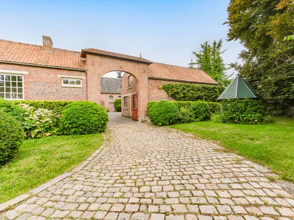 Maison 11 pièces 444 m²