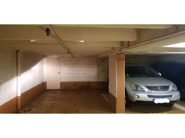 Loue grande place de parking Pont de Neuilly