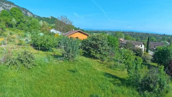 🌿 SAINT-NAZAIRE-EN-ROYANS - Terrain arboré de 606 m² avec projet tiny house