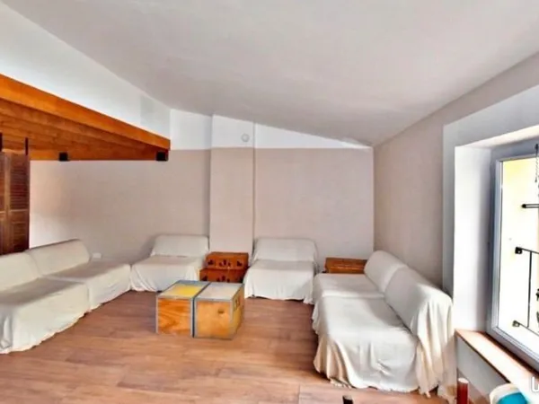 ARE À LA LOCATION - SUPERBE LOFT ATYPIQUE MEUBLÉ DE 72 m² - CUERS (83390)