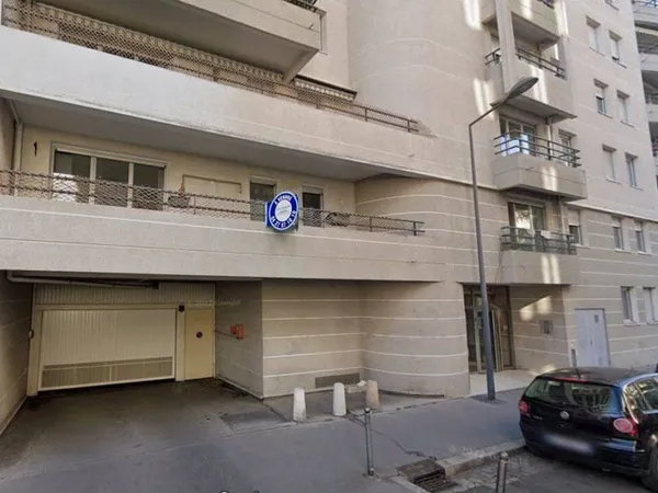 Stationnement Location Villeurbanne 90€