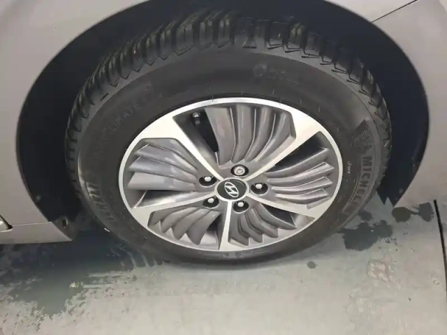 Hyundai Ioniq plug-in 141 ch — photo 13