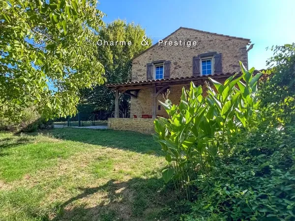Jolie maison en pierre, piscine