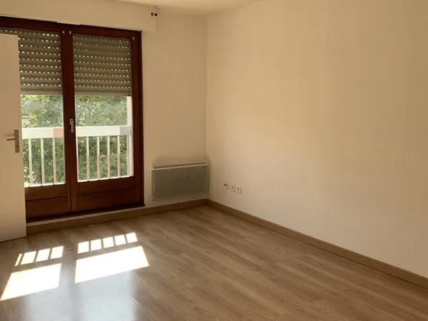 Mignon F 2 de 44M2 cuisine équipée au centre ville :