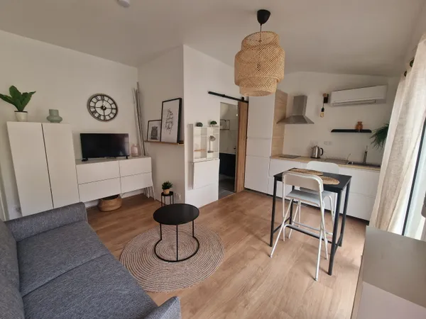 JEAN JAURES / RAMBLAS APPARTEMENT T1 MEUBLÉ AVEC BALCON