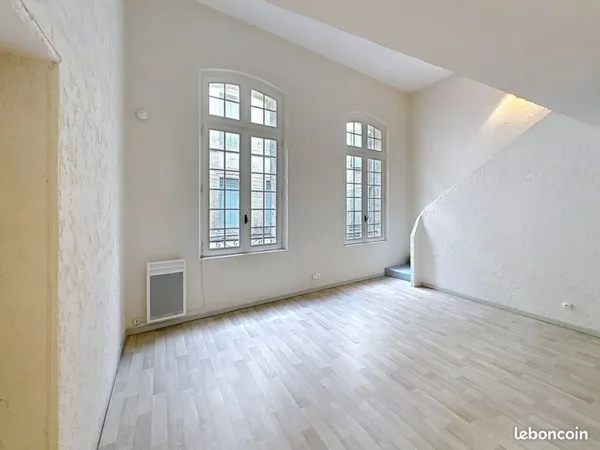 Uzès, centre-ville. Duplex rénové