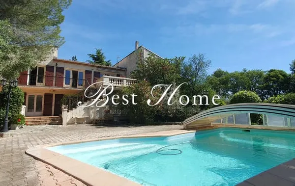 A vendre CASTANET Maison familiale de type 11 de 340 m2 ha