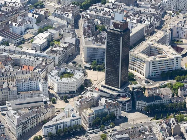 Nantes centre Kleber - Beau T2 meublé dernier étage