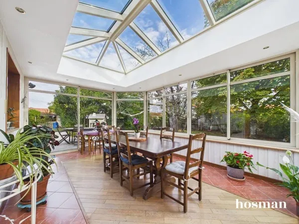 Propriété de 2 maisons (200m² et 73m²) avec piscine et jardin sur une parcelle de 2219m² - Saint-Jul