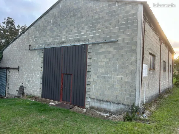 Local d’activité et entrepôt Location Saint-Martin-de-Ribérac 1p 380m² 70000€