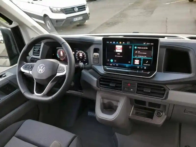 Volkswagen Crafter fg 35 l3h3 2.0 tdi 140ch business plus traction bva8 — photo 9