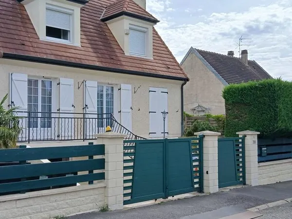 Maison familiale 3 chambres avec jardin, terrasse et cheminé