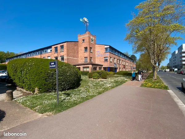 72 000 (Rentabilité nette de 9% environ) BUREAU À VENDRE - INVESTISSEMENT LOCATIF