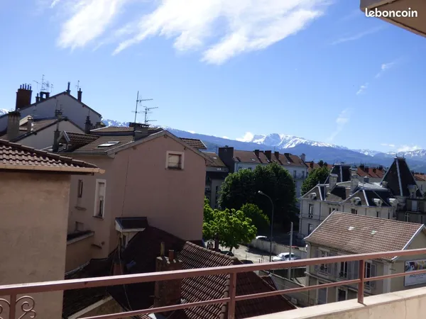Bel appartement avec terrasse Berriat Europole 680eur hors charges