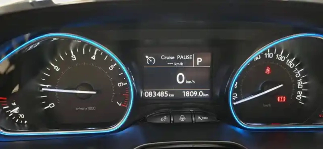Peugeot 2008 1.2 puretech 110ch s&amp;s eat6 — photo 27